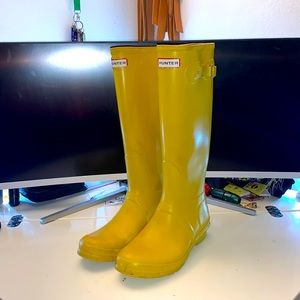HUNTER rain boots